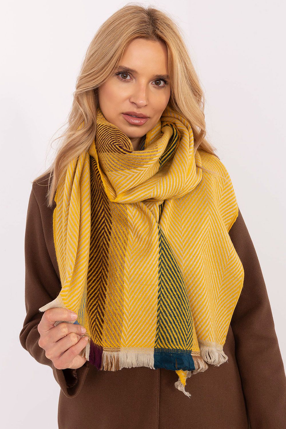  Shawl model 206043 AT 