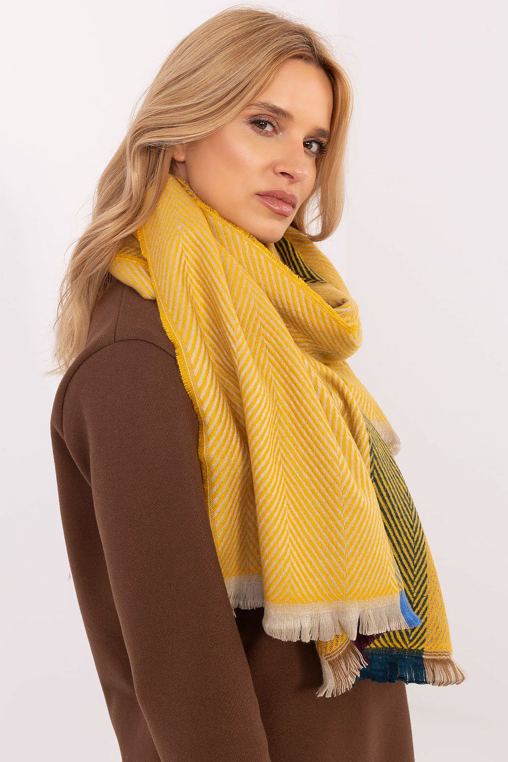  Shawl model 206043 AT 